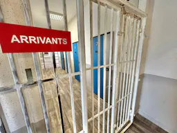Décor/Lieu de tournage: Prison - Image 5