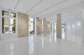Beautiful Pop Up Boutique in Le Marais - Image 7