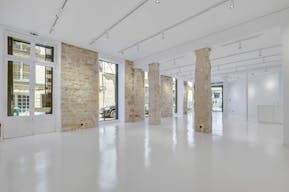 Beautiful Pop Up Boutique in Le Marais - Image 7