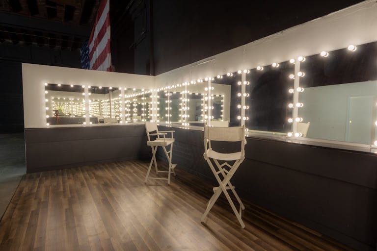 Huge Warehouse Studio in Central LA Washington Blvd with Parking - Image 4