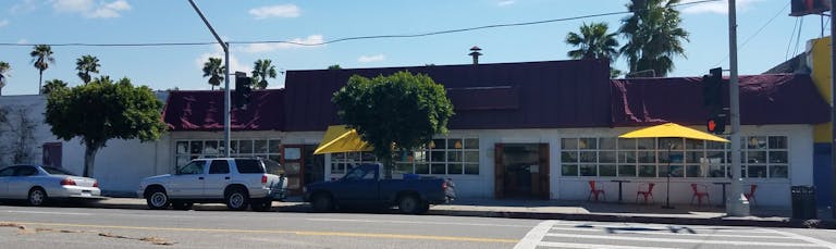 Art Deco / Industrial / Art gallery / Retail / Coffee Shop / Open Kitchen Bar Space Available for Shoots, Events - Image 3