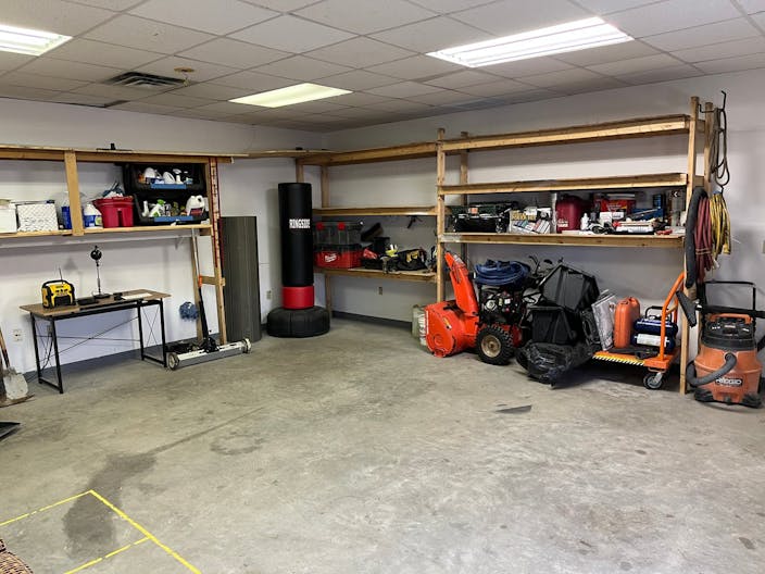 Artist Workshop/Commercial Garage- Utilities included - Image 4