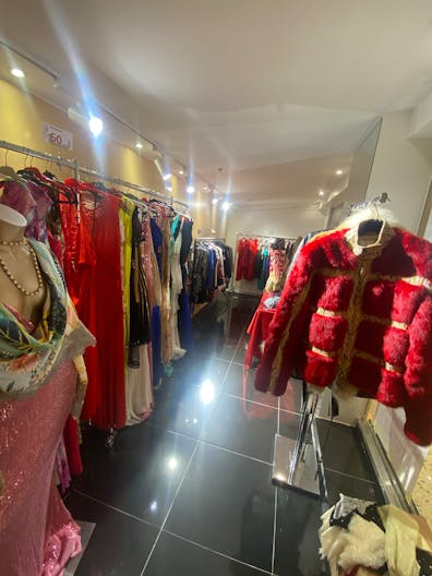 Un show-room sur l'avenue des champs Elysées - Image 0