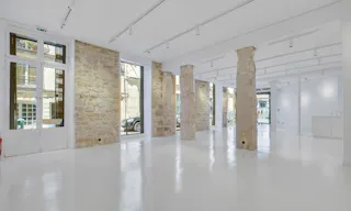 Beautiful space in Le Marais - Image 8
