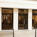 ESPACE DOUBLE NIVEAU – MARAIS – 140 M² – VITRINE SUR RUE – IDEAL FASHION WEEK & ÉVÉNEMENTS