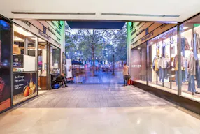 Pop Up Kiosk Galerie des champs �lys�e - Image 6