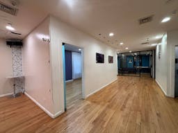 Entire Floor in SOHO with 2 extra rooms! - Image 7