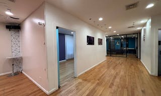 Entire Floor in SOHO with 2 extra rooms! - Image 7