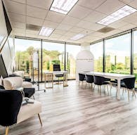 Luxury Office Space On Top Floor ! - Image 9