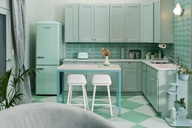 Colorful Retro Multiset Studio in the Valley - Image 4