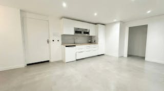 Loft industriel avec verrière zénithale - Image 13