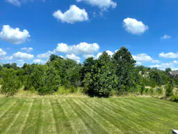 DMV?s Spacious Wooded Estate S - Image 3