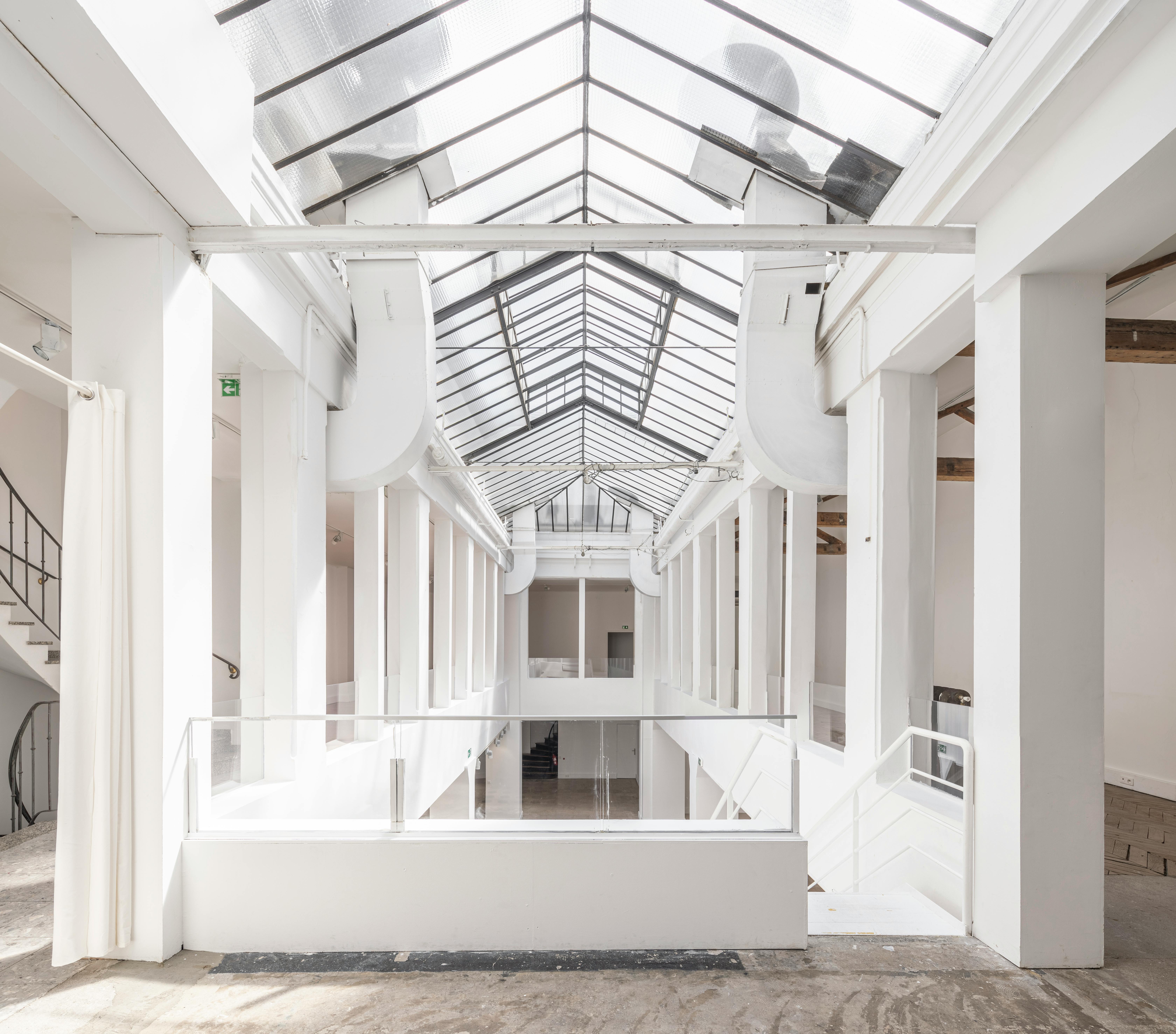 Spacious Industrial Showroom on Rue de Turenne, Paris