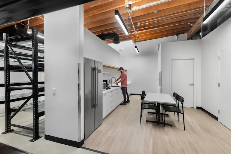 Spacious Storefront Space on Melrose Avenue - Image 1