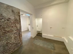 An atypical loft-style space near Montmartre - Image 8