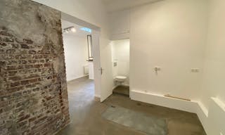 An atypical loft-style space near Montmartre - Image 8