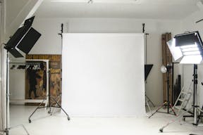 Studio Photo de 95m², Paris - Image 1