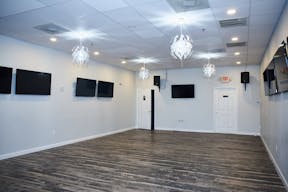 Easy assembly event space for rent - Image 8