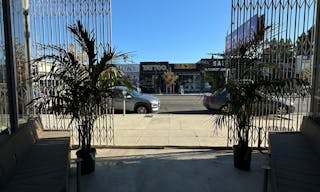 Retail store with coffee shop on Melrose and Fairfax avenue - Image 13