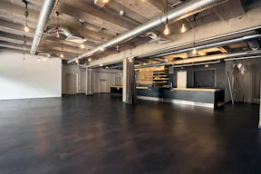 Large Retail & Experience Floor Near Alexanderplatz - Image 17