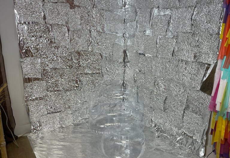 Colorful Content Creation Photo Studio - Image 3