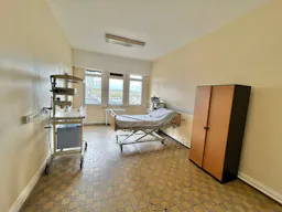Décor/Lieu de tournage: Hôpital - Clinique Privée - Image 10