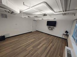 Spacious Multi-Purpose Conference Room in Harlem - Image 5