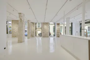 Beautiful Pop Up Boutique in Le Marais - Image 5