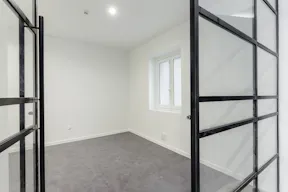 Showroom lumineux sous verrière – 270 m² – Haut-Marais - Image 4