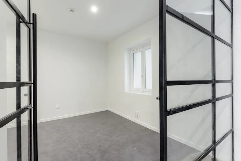 Showroom lumineux sous verrière – 270 m² – Haut-Marais - Image 4