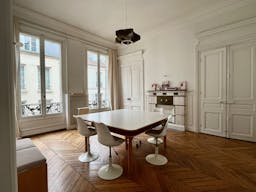 Grand appartement haussmannien au coeur du marais - Image 2