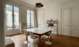 Grand appartement haussmannien au coeur du marais - Image 2