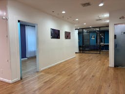 Entire Floor in SOHO with 2 extra rooms! - Image 19