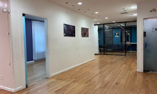 Entire Floor in SOHO with 2 extra rooms! - Image 19