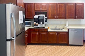 Your Success Begins with Our Rentable Office Space - Image 3