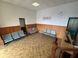Décor/Lieu de tournage: Commissariat - Image 3