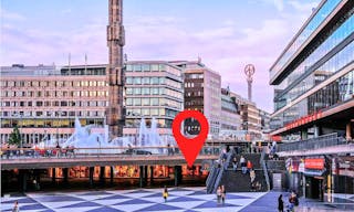 Pop-up at Plattan: 70,000 daily passersby. - Image 0