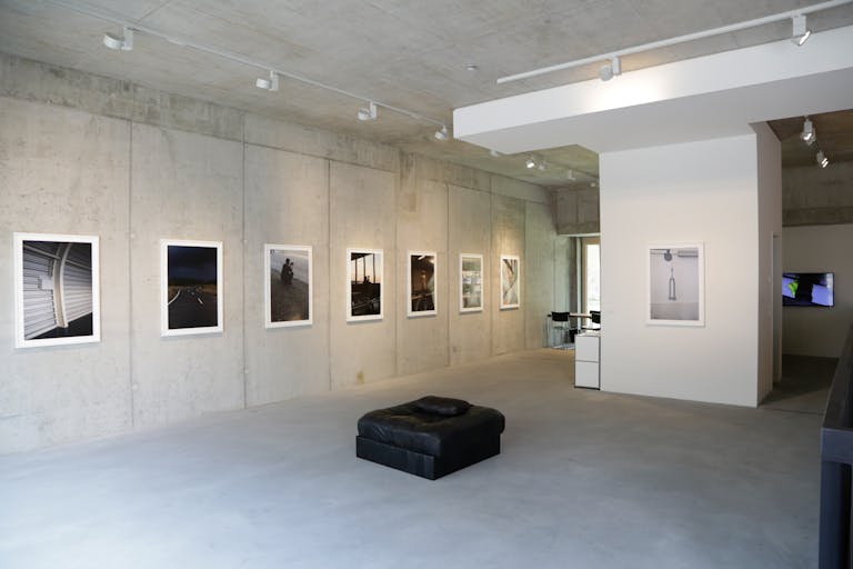 200 m2 gallery on 2 floors - Image 1