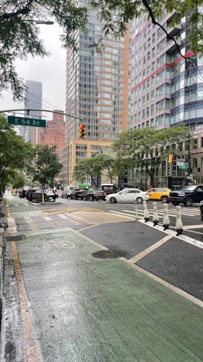 Modern Midtown Restaurant and Bar - Image 2