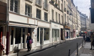Charming Gallery in Le Marais - Image 11