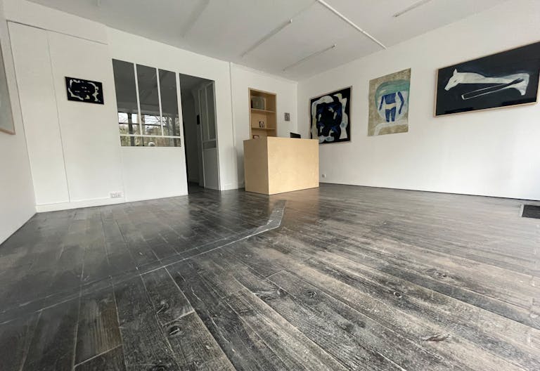 Spacious and bright Gallery Space - Image 3