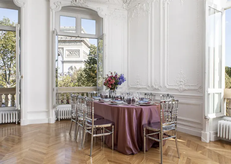 Haussmannian showroom near the Arc de Triomphe - Image 4