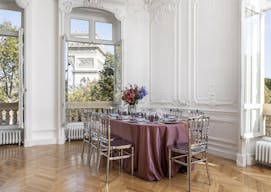 Haussmannian showroom near the Arc de Triomphe - Image 4