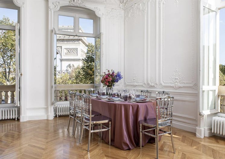 Haussmannian showroom near the Arc de Triomphe - Image 4