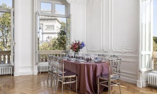 Haussmannian showroom near the Arc de Triomphe - Image 4