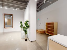 Nice and Bright Pop Up Retail Space - Image 2