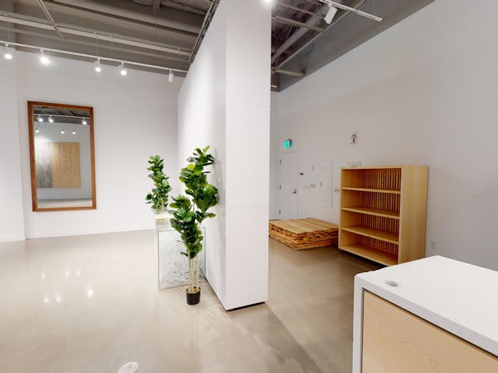 Nice and Bright Pop Up Retail Space - Image 2