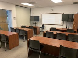 Spacious , quiet and clean room 123 at University of San Jose - Image 1