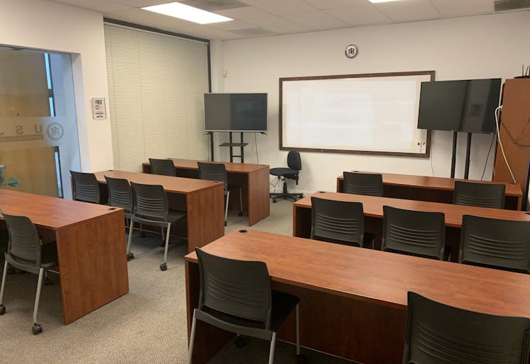 Spacious , quiet and clean room 123 at University of San Jose - Image 1
