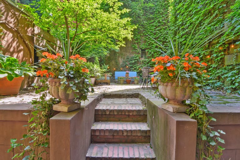 West Village Garden Oasis - Image 3